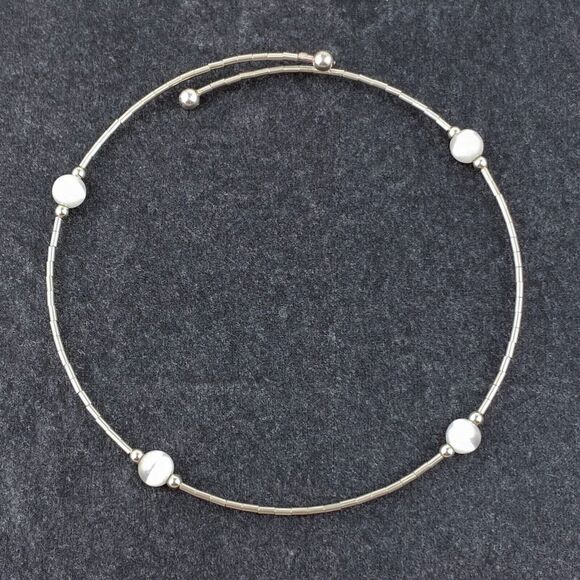 Women's Sterling Silver 925 Memory Wire White Simulated Cat's Eye Bracelet 8" - Picture 1 of 4
